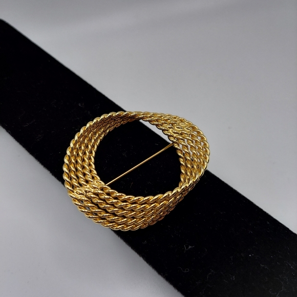 Vintage Monet Goldtone Brooch. GC&Beautiful. - Picture 3 of 7